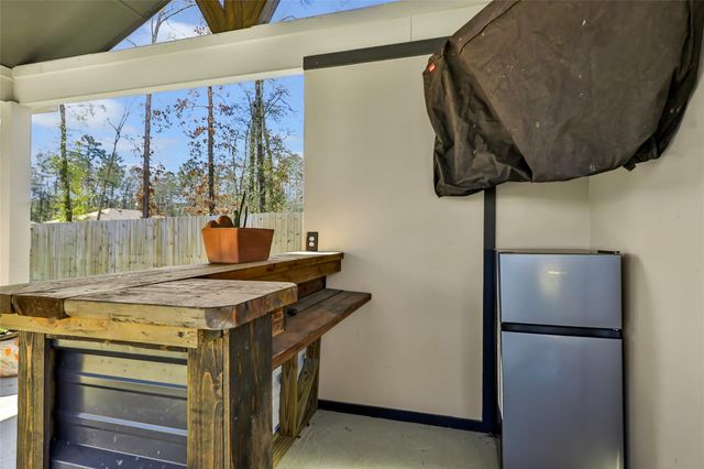 811 Republic Road, New Caney, TX 77357