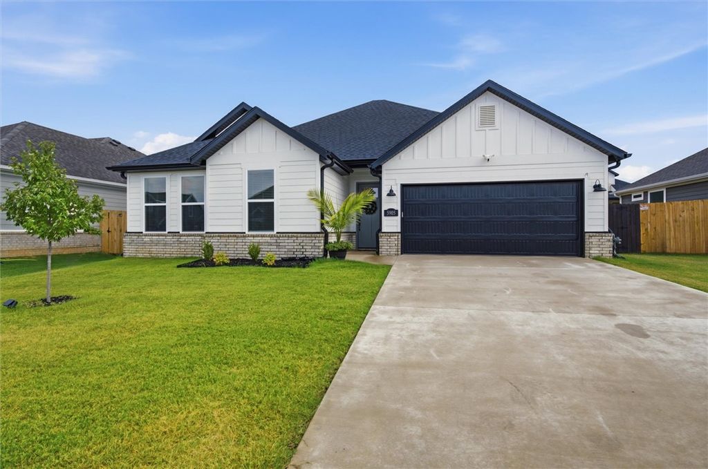 5905 Chiefs Avenue, Bentonville, AR 72713
