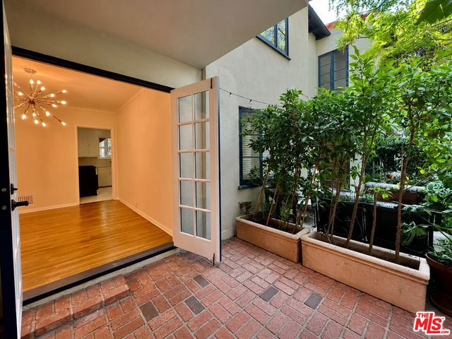 1263 Havenhurst Drive, West Hollywood, CA 90046