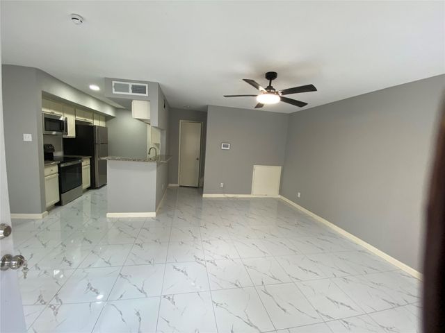 6633 W Airport Boulevard 1304, Houston, TX 77035