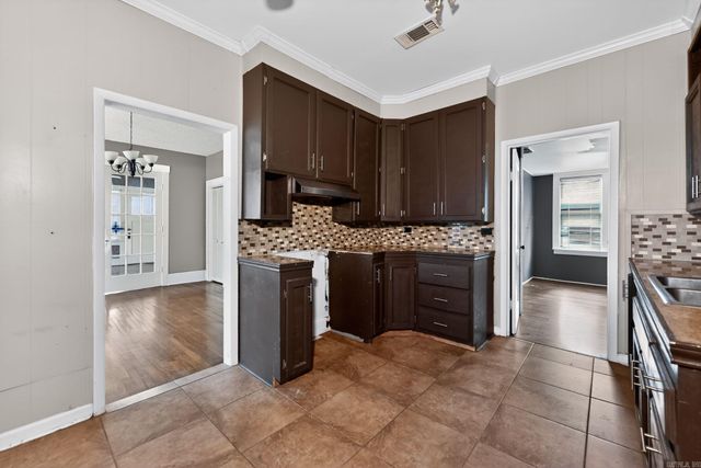 511 E Banks Street, England, AR 72046