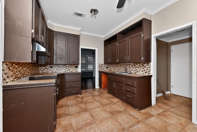 511 E Banks Street, England, AR 72046