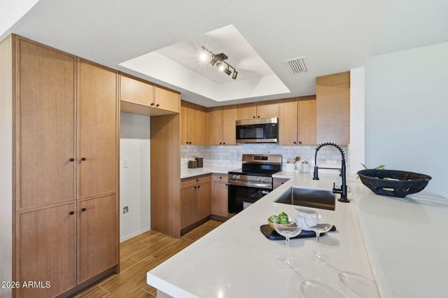 9453 W MCRAE Way, Peoria, AZ 85382