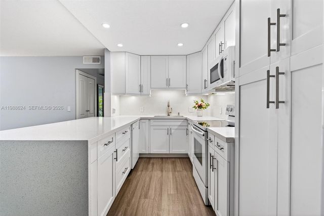 1301 SW 134th Way 313B, Pembroke Pines, FL 33027