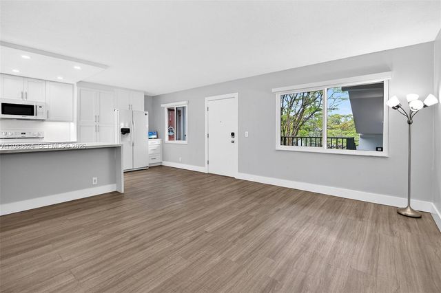 1301 SW 134th Way 313B, Pembroke Pines, FL 33027