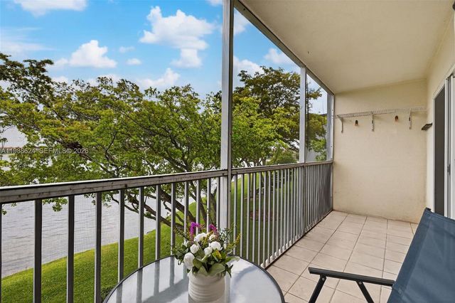 1301 SW 134th Way 313B, Pembroke Pines, FL 33027