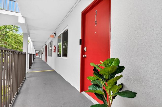 1301 SW 134th Way 313B, Pembroke Pines, FL 33027