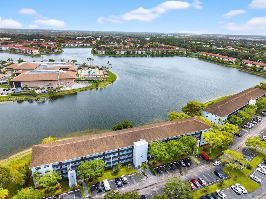 1301 SW 134th Way 313B, Pembroke Pines, FL 33027
