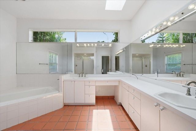 15612 HOWELL PARK LANE, Tampa, FL 33625