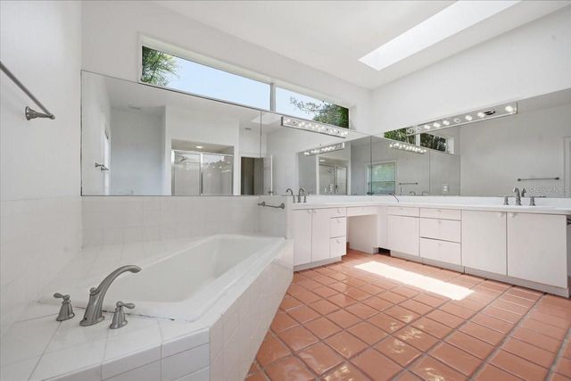 15612 HOWELL PARK LANE, Tampa, FL 33625