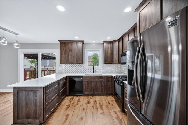 5928 NW 50th Street, Johnston, IA 50131
