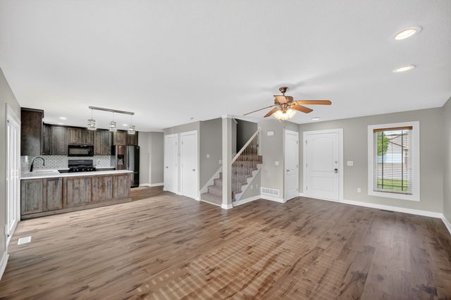 5928 NW 50th Street, Johnston, IA 50131