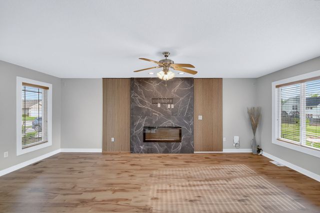 5928 NW 50th Street, Johnston, IA 50131