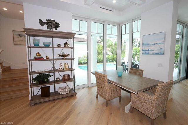 300 2nd AVE N, Naples, FL 34102