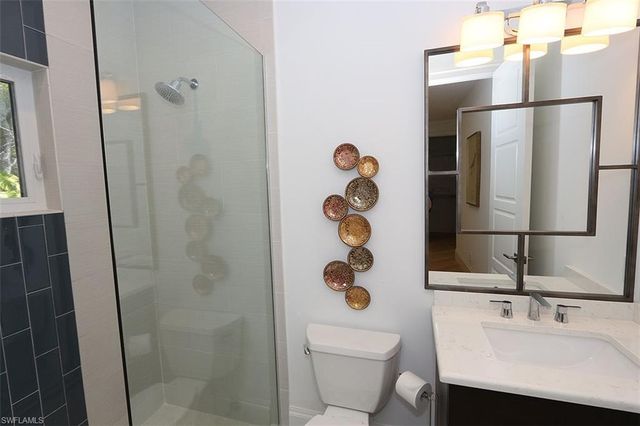 300 2nd AVE N, Naples, FL 34102