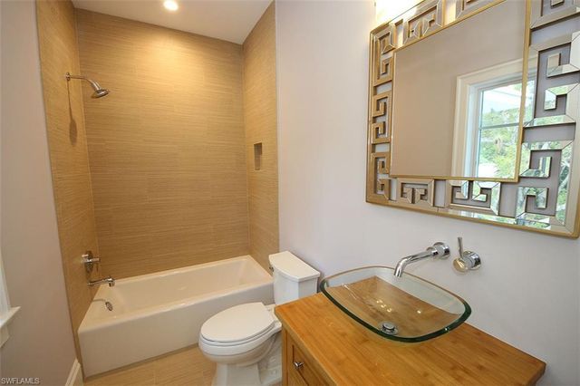 300 2nd AVE N, Naples, FL 34102