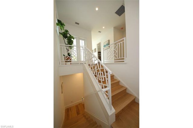 300 2nd AVE N, Naples, FL 34102