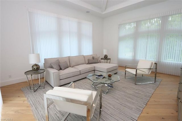 300 2nd AVE N, Naples, FL 34102