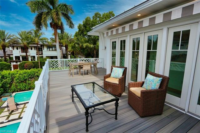 300 2nd AVE N, Naples, FL 34102