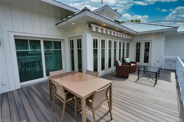 300 2nd AVE N, Naples, FL 34102