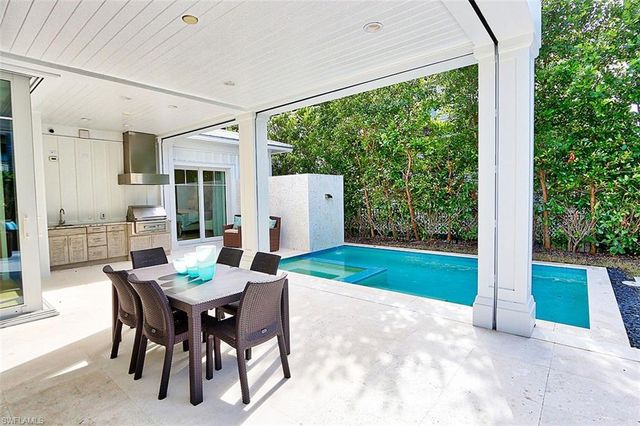 300 2nd AVE N, Naples, FL 34102