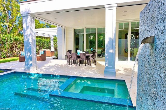 300 2nd AVE N, Naples, FL 34102