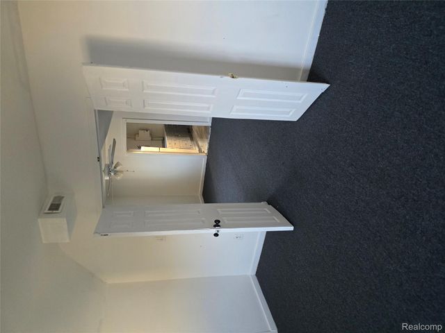 9727 Dequindre Street, Hamtramck, MI 48212