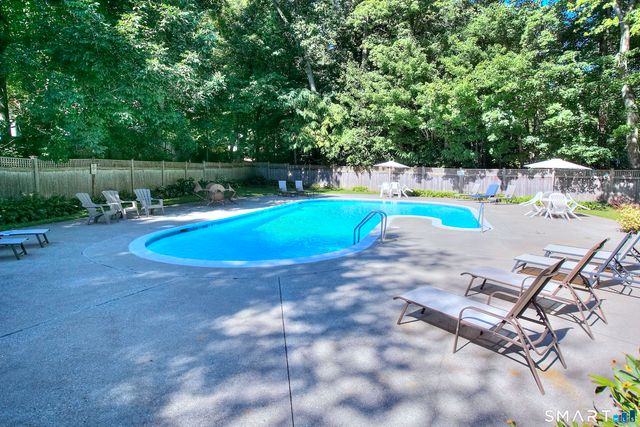 160 Fairfield Woods Road 25, Fairfield, CT 06825