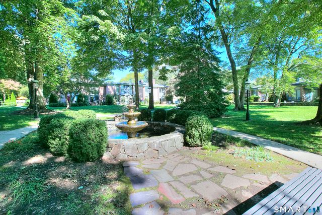 160 Fairfield Woods Road 25, Fairfield, CT 06825