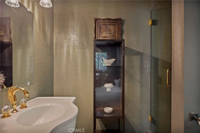 27538 W Shore Road, Lake Arrowhead, CA 92352