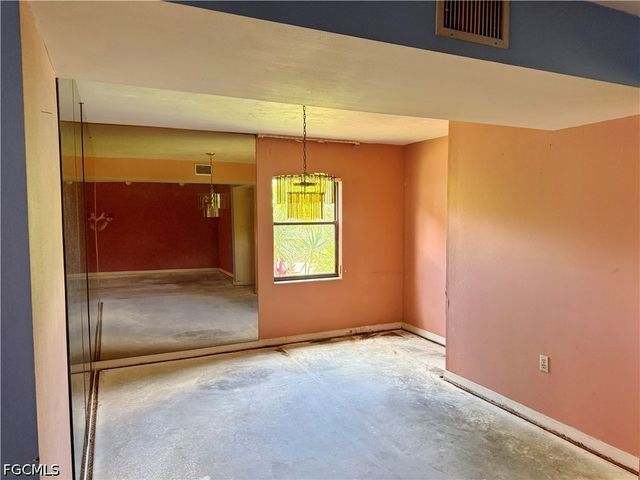 9305 Lake Park DR 104, Fort Myers, FL 33919