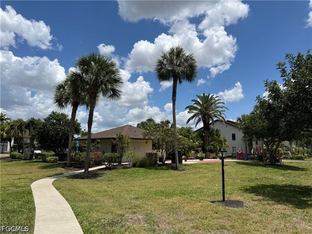 9305 Lake Park DR 104, Fort Myers, FL 33919