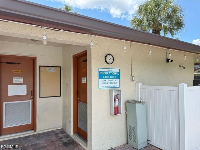9305 Lake Park DR 104, Fort Myers, FL 33919