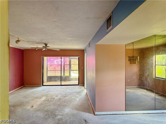 9305 Lake Park DR 104, Fort Myers, FL 33919