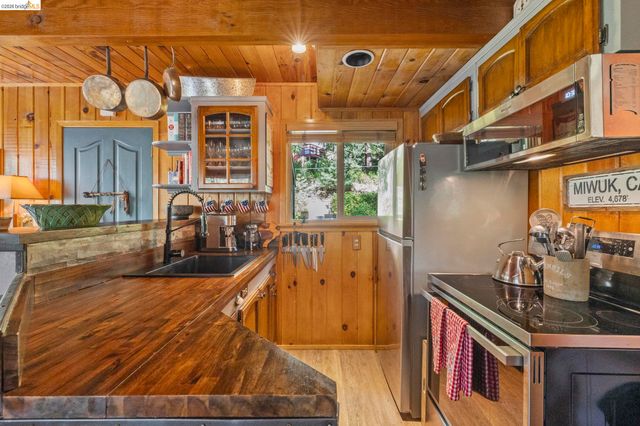 20796 Lama Teumete Rd, Mi Wuk Village, CA 95346