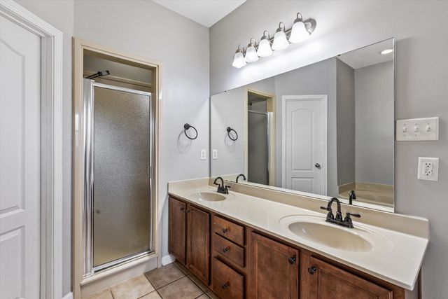 95 STRAWBERRY FIELD CV, Oakland, TN 38060