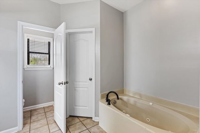 95 STRAWBERRY FIELD CV, Oakland, TN 38060