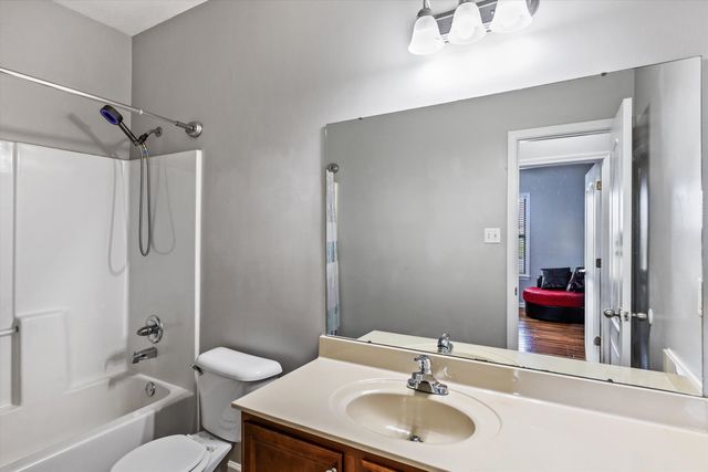 95 STRAWBERRY FIELD CV, Oakland, TN 38060