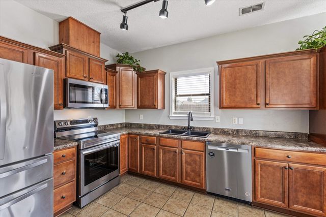 95 STRAWBERRY FIELD CV, Oakland, TN 38060