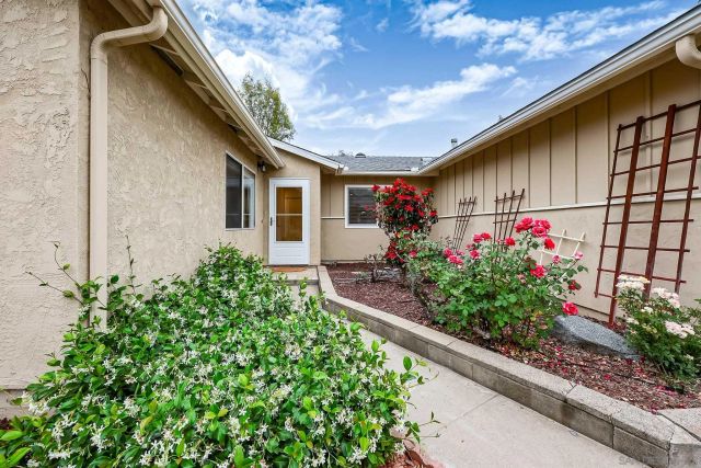 9483 Lake Canyon Rd, Santee, CA 92071