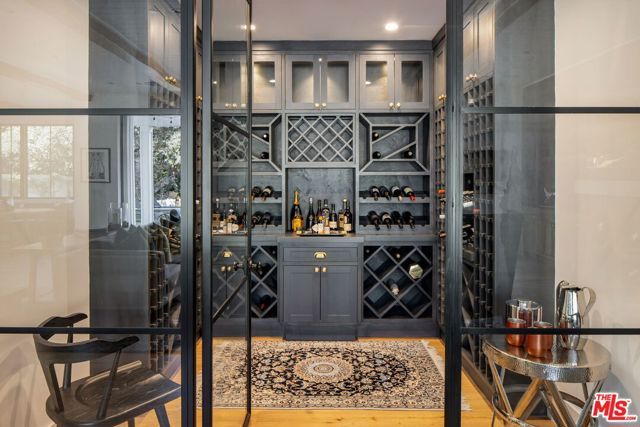 16101 Royal Mount Drive, Encino (los Angeles), CA 91436