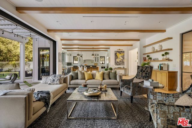 16101 Royal Mount Drive, Encino (los Angeles), CA 91436