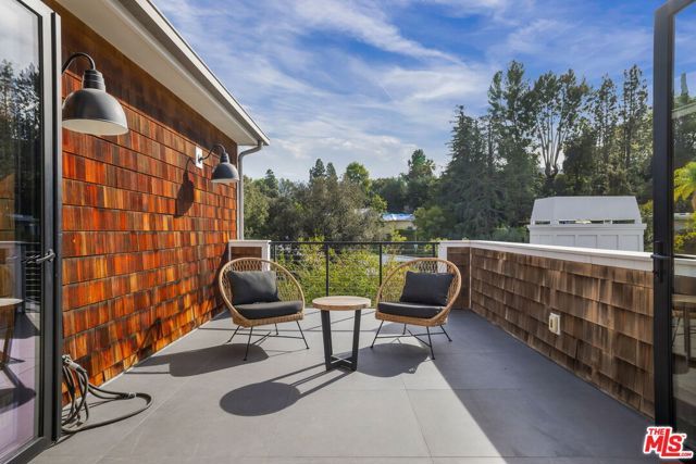 16101 Royal Mount Drive, Encino (los Angeles), CA 91436