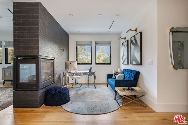 16101 Royal Mount Drive, Encino (los Angeles), CA 91436