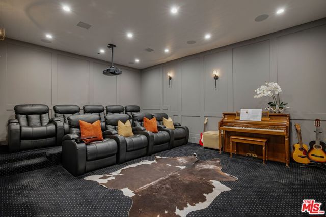 16101 Royal Mount Drive, Encino (los Angeles), CA 91436