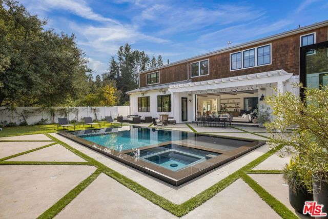 16101 Royal Mount Drive, Encino (los Angeles), CA 91436