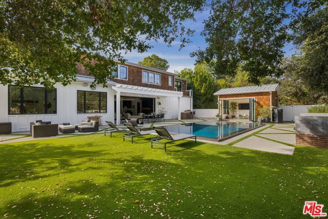 16101 Royal Mount Drive, Encino (los Angeles), CA 91436