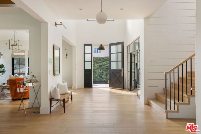 16101 Royal Mount Drive, Encino (los Angeles), CA 91436