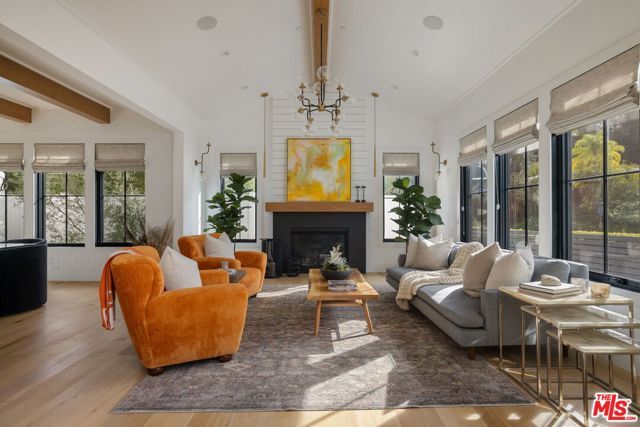 16101 Royal Mount Drive, Encino (los Angeles), CA 91436