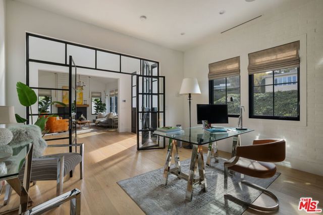 16101 Royal Mount Drive, Encino (los Angeles), CA 91436